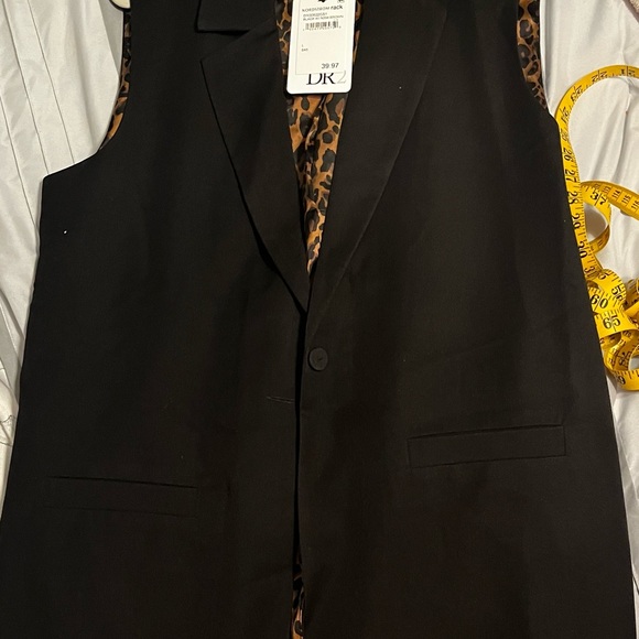 NWT DR2 longline black vest with leopard lining. Size L - Picture 2 of 6